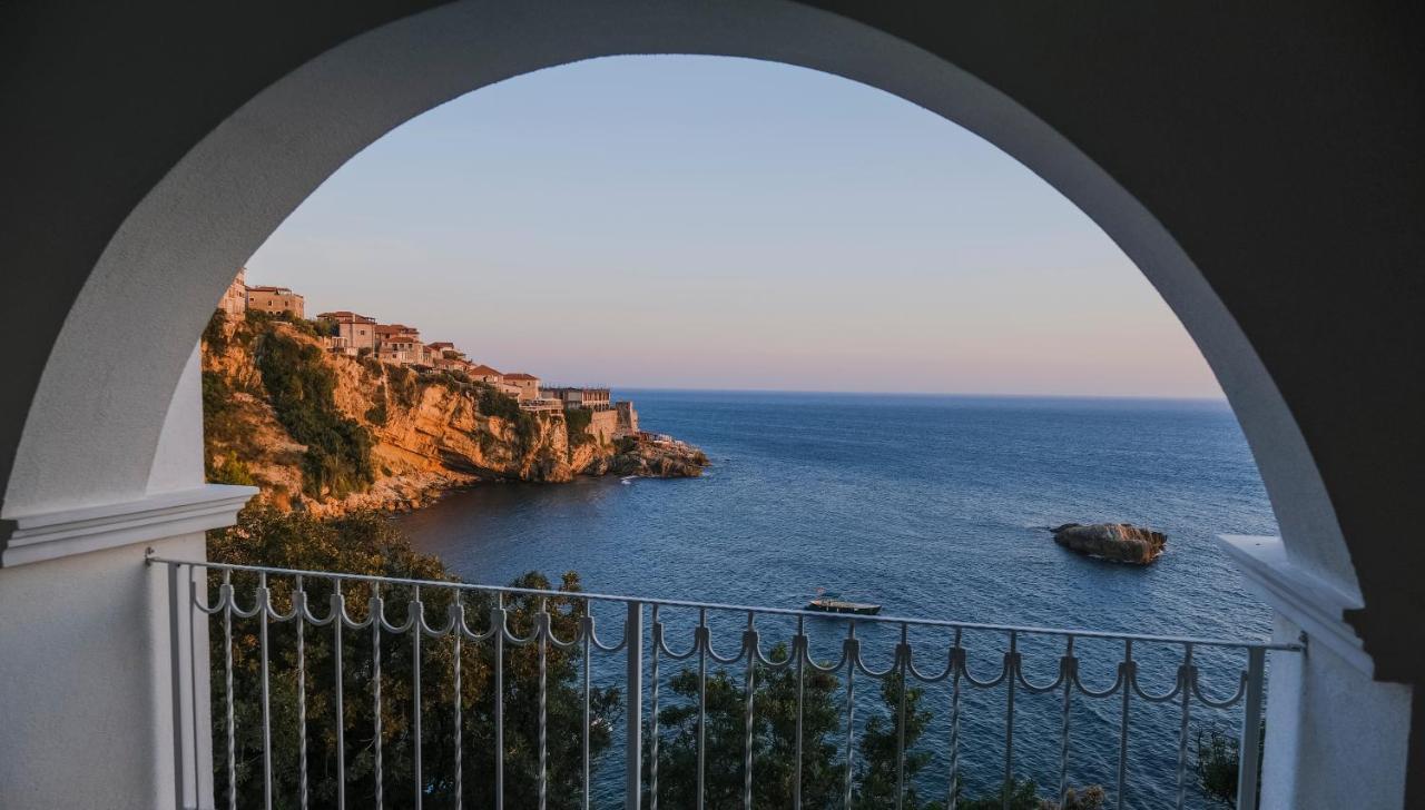 Hotel Maris Ulcinj Ngoại thất bức ảnh