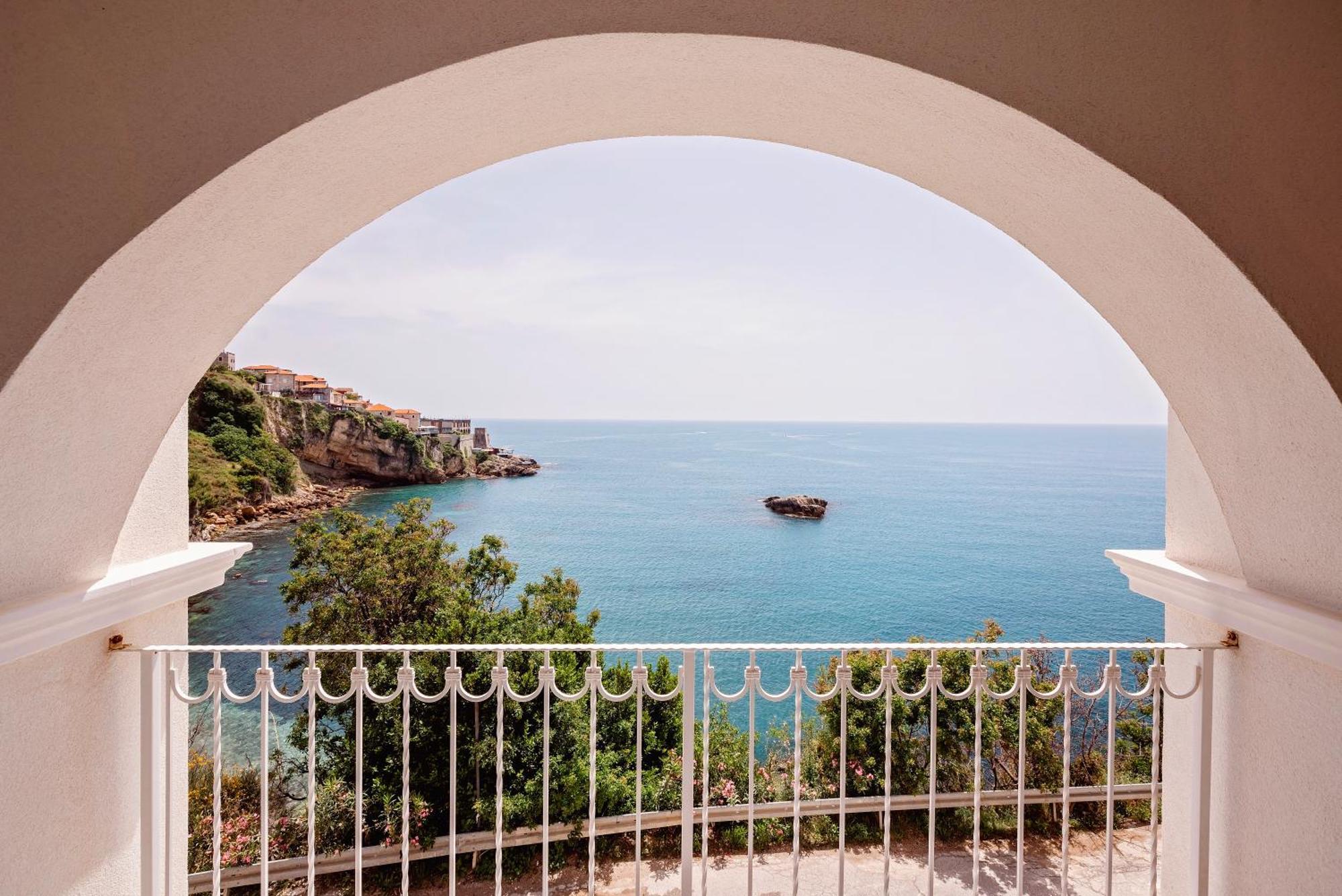 Hotel Maris Ulcinj Ngoại thất bức ảnh
